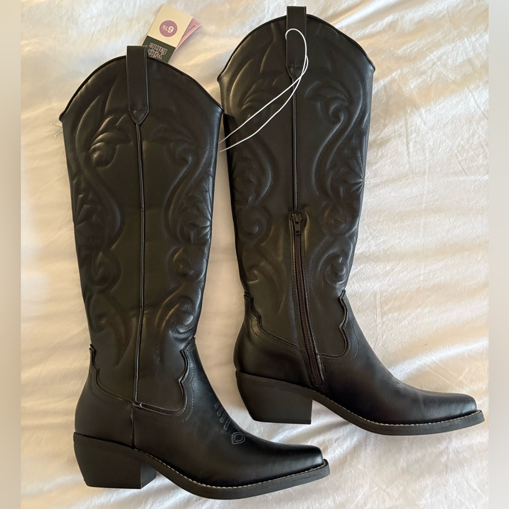 BNWT Wildfable Cowboy boots